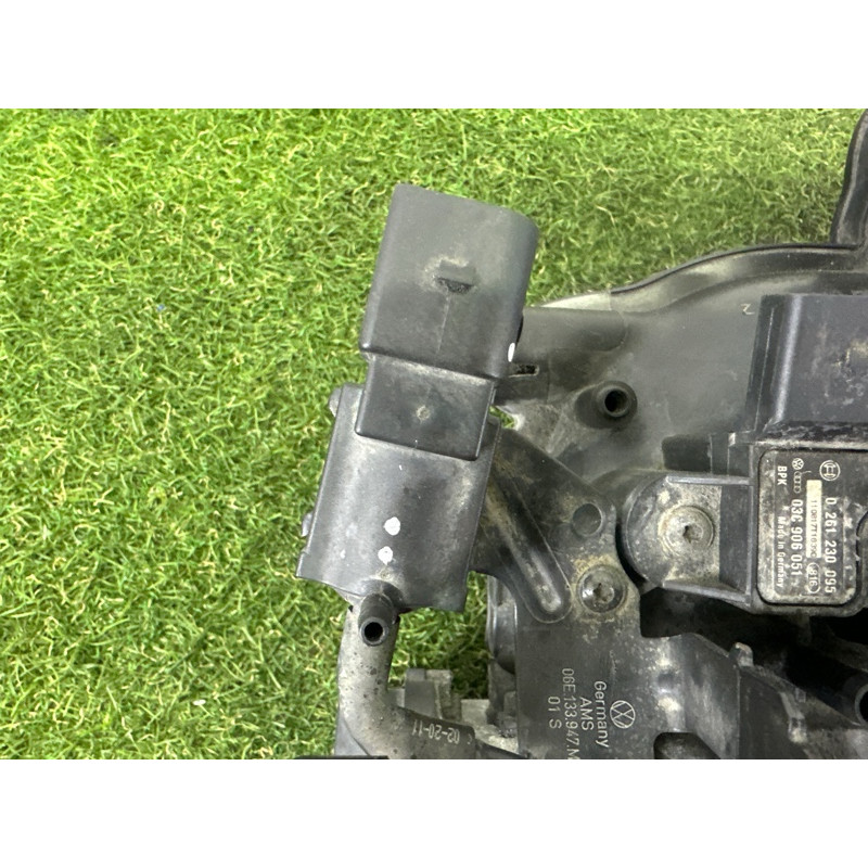 Впускний колектор (подача палива) AUDI Q5 8R 2012 3.2 06E133210M