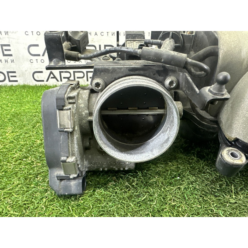 Впускний колектор (подача палива) AUDI Q5 8R 2012 3.2 06E133210M