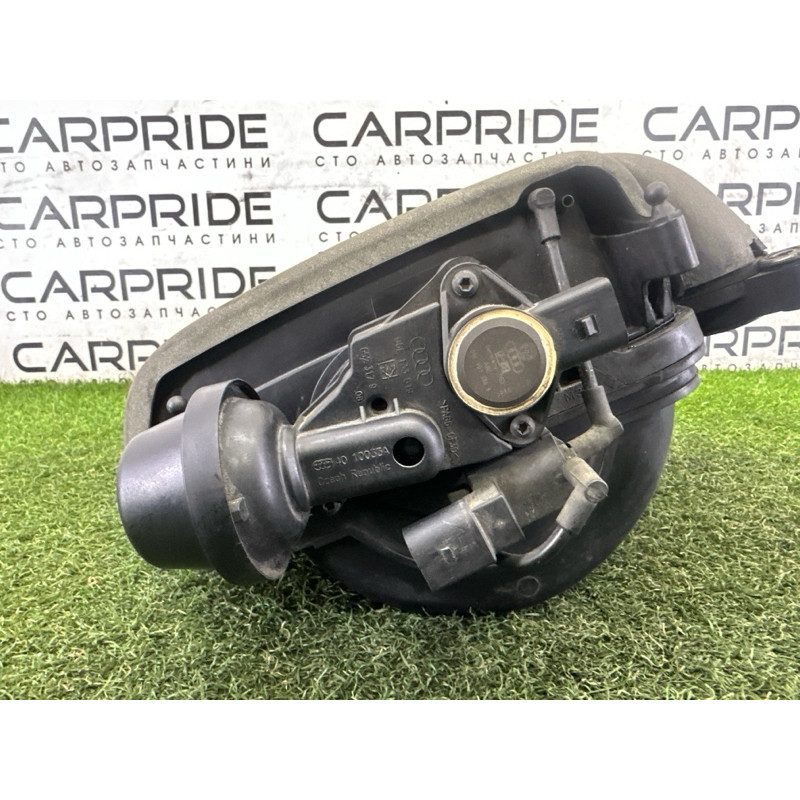 Впускний колектор (подача палива) AUDI Q5 8R 2012 3.2 06E133210M