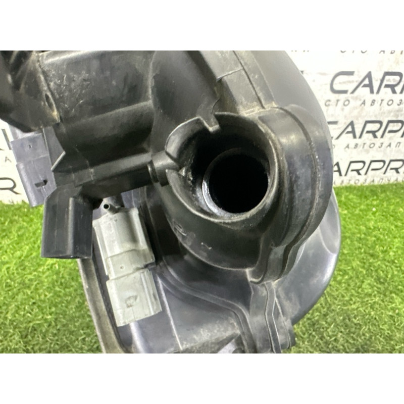 Впускний колектор (подача палива) AUDI Q5 8R 2012 3.2 06E133210M