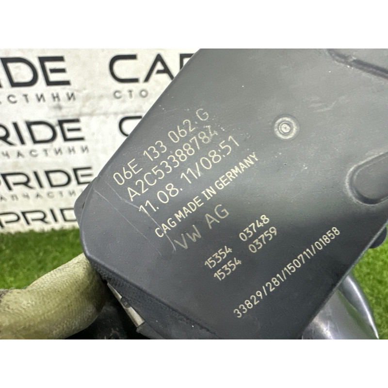 Впускний колектор (подача палива) AUDI Q5 8R 2012 3.2 06E133210M