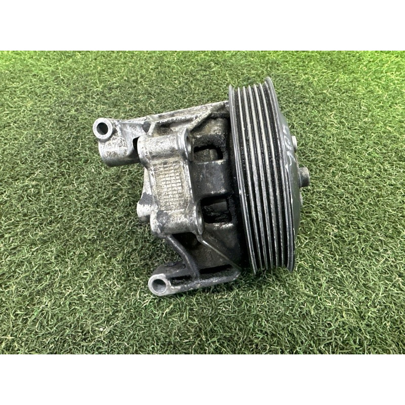 Насос гидроусилителя руля (рулевое управление) AUDI Q5 8R 2012 3.2 8R0145155T