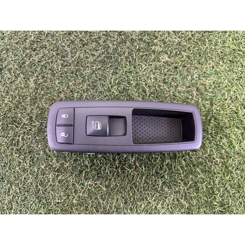 Кнопка стеклоподъемника (электрика / кнопки) Jeep Grand Cherokee WK2 2014 3.0 Diesel 68086692AD