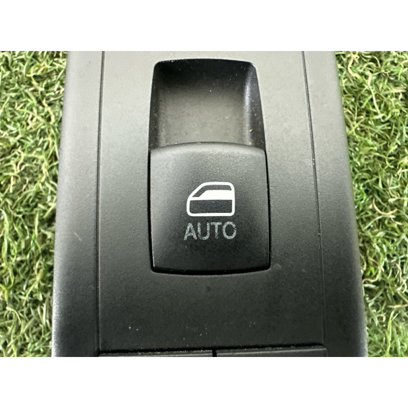 Кнопка стеклоподъемника (электрика / кнопки) Jeep Grand Cherokee WK2 2014 3.0 Diesel 68086692AD