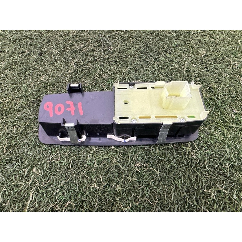 Кнопка стеклоподъемника (электрика / кнопки) Jeep Grand Cherokee WK2 2014 3.0 Diesel 68086692AD