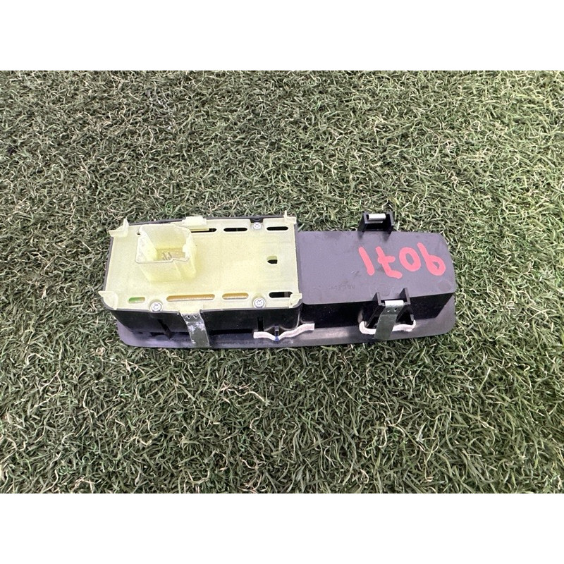 Кнопка стеклоподъемника (электрика / кнопки) Jeep Grand Cherokee WK2 2014 3.0 Diesel 68086692AD