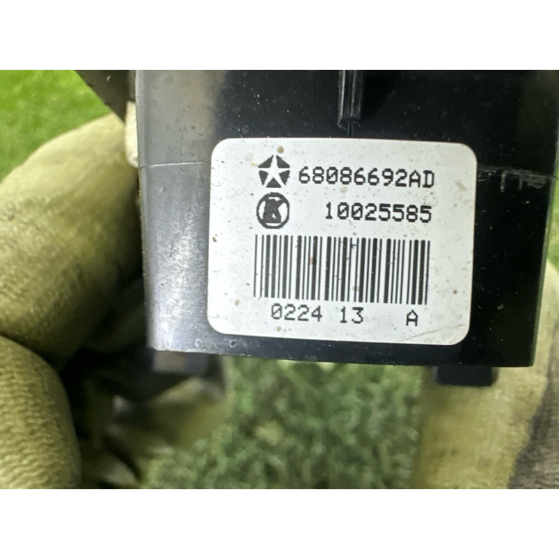 Кнопка стеклоподъемника (электрика / кнопки) Jeep Grand Cherokee WK2 2014 3.0 Diesel 68086692AD