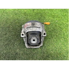 Подушка двигателя