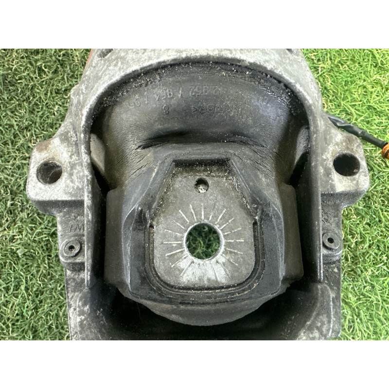 Подушка двигателя (двигатель и элементы) AUDI A4 B8 2013 2.0 TFSI 8R0199381AK