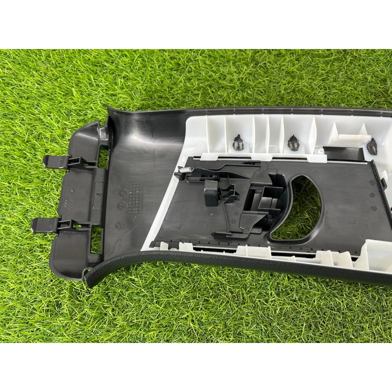 Обшивка стойки центральная (салон) Mercedes-Benz EQB 350 X243 2022 A24369089009051