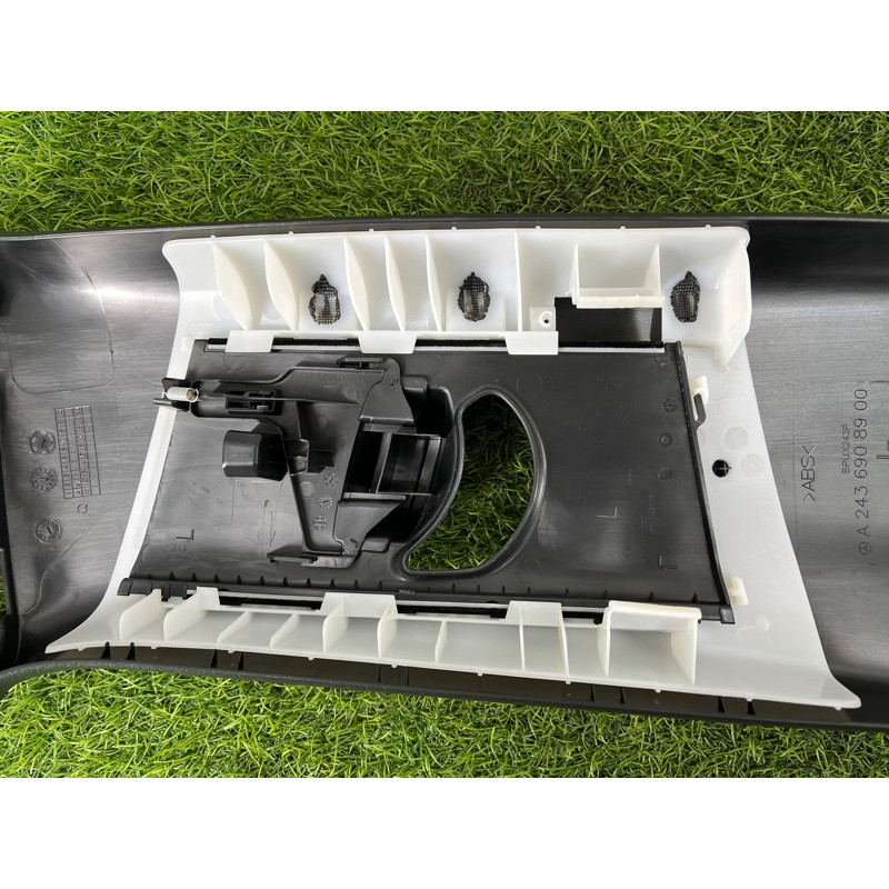 Обшивка стойки центральная (салон) Mercedes-Benz EQB 350 X243 2022 A24369089009051