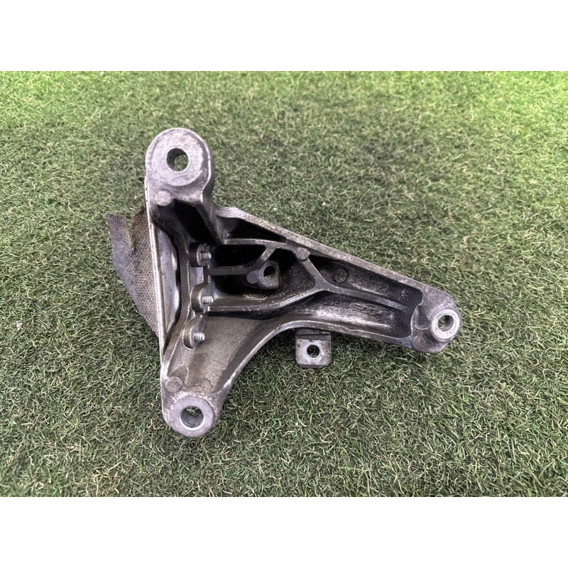 Кріплення подушки двигуна (кронштейни двигуна) AUDI Q5 8R 2012 3.2 4G0199308N