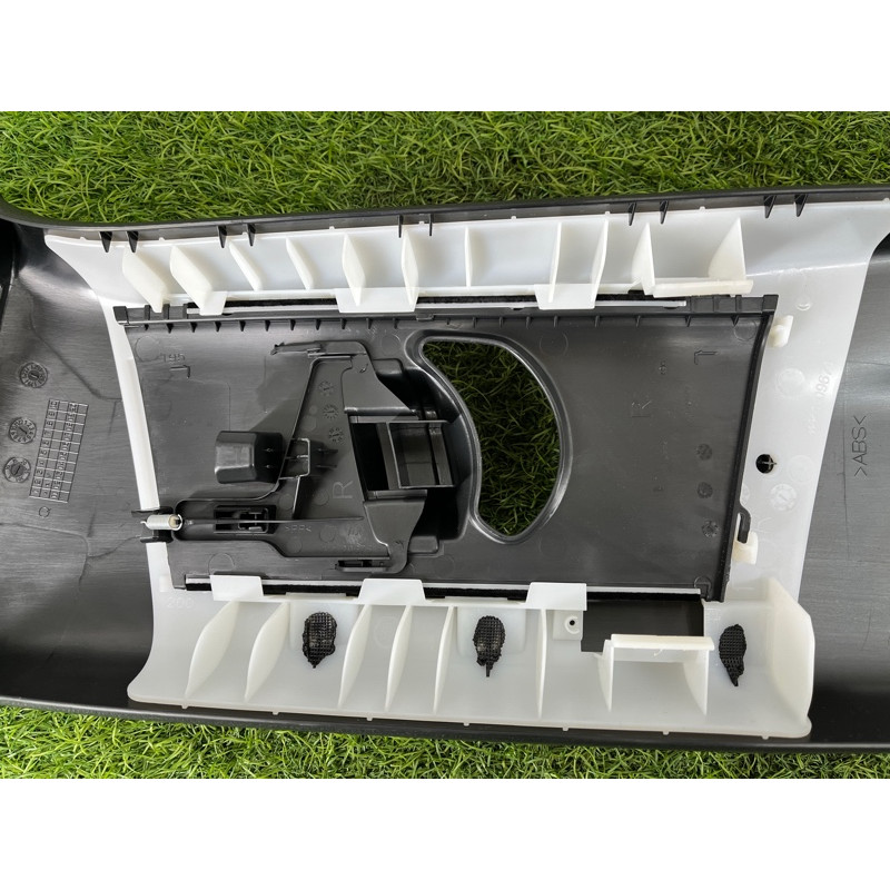 Обшивка стойки центральная (салон) Mercedes-Benz EQB 350 X243 2022 A24369090009051