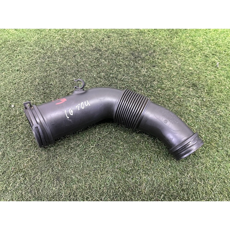 Патрубок повітряного фільтра (подача палива) Volkswagen Touareg NF 2012 3.0 TDI 7P0129627E