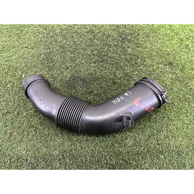 Патрубок повітряного фільтра (подача палива) Volkswagen Touareg NF 2012 3.0 TDI 7P0129627E