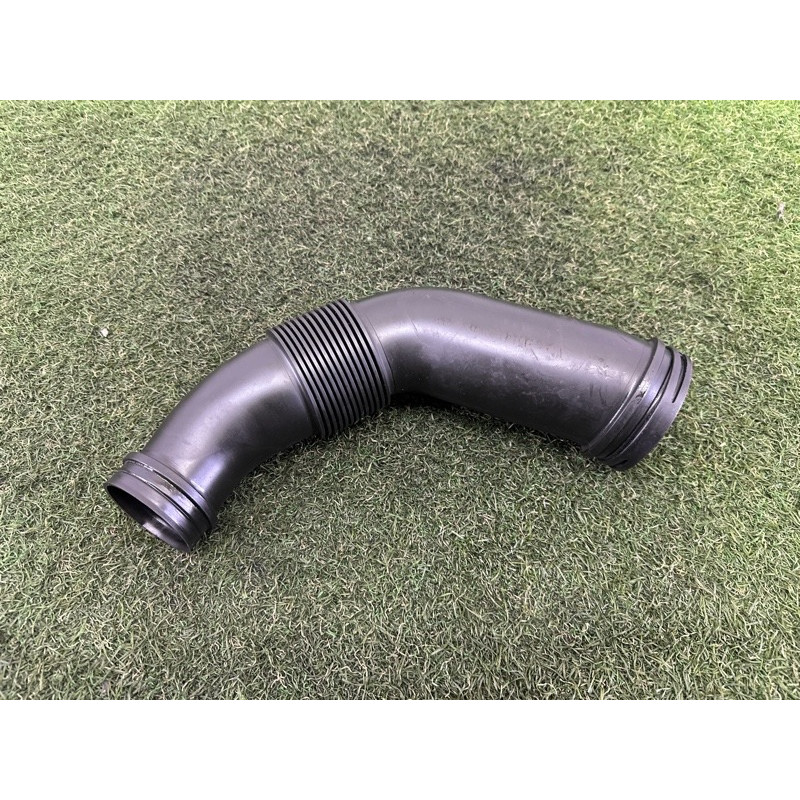 Патрубок повітряного фільтра (подача палива) Volkswagen Touareg NF 2012 3.0 TDI 7P0129627E