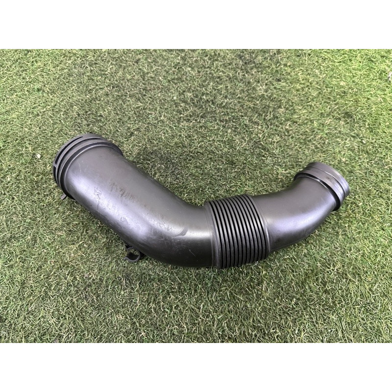 Патрубок повітряного фільтра (подача палива) Volkswagen Touareg NF 2012 3.0 TDI 7P0129627E