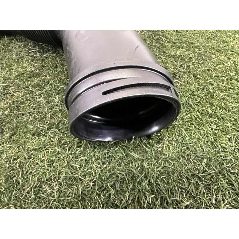 Патрубок повітряного фільтра (подача палива) Volkswagen Touareg NF 2012 3.0 TDI 7P0129627E