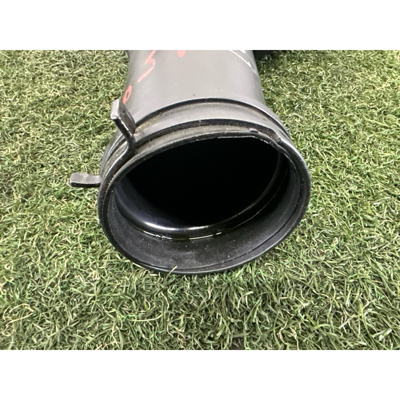 Патрубок повітряного фільтра (подача палива) Volkswagen Touareg NF 2012 3.0 TDI 7P0129627E