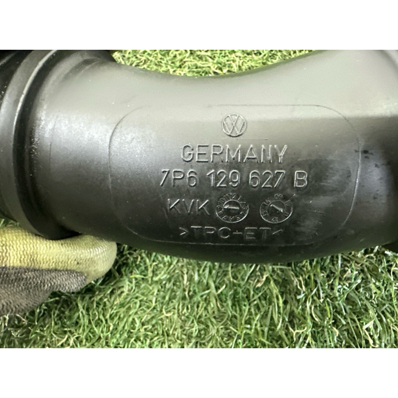 Патрубок повітряного фільтра (подача палива) Volkswagen Touareg NF 2012 3.0 TDI 7P0129627E