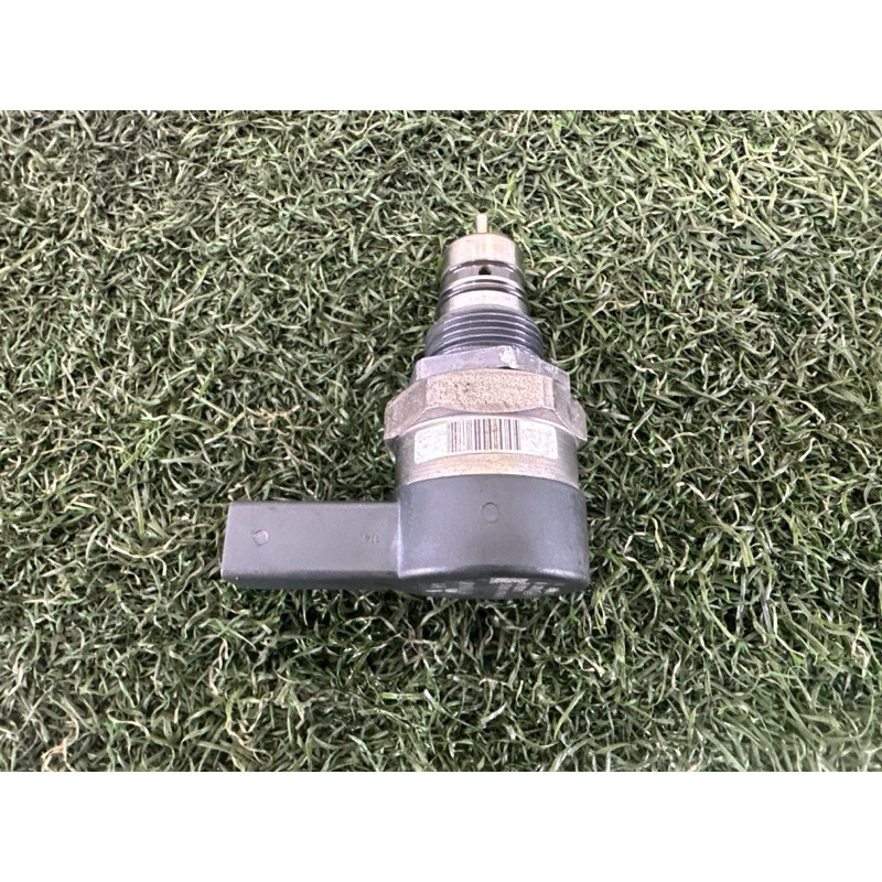 Регулятор давления топлива (топливная система) Volkswagen Touareg NF 2012 3.0 TDI 057130764AD