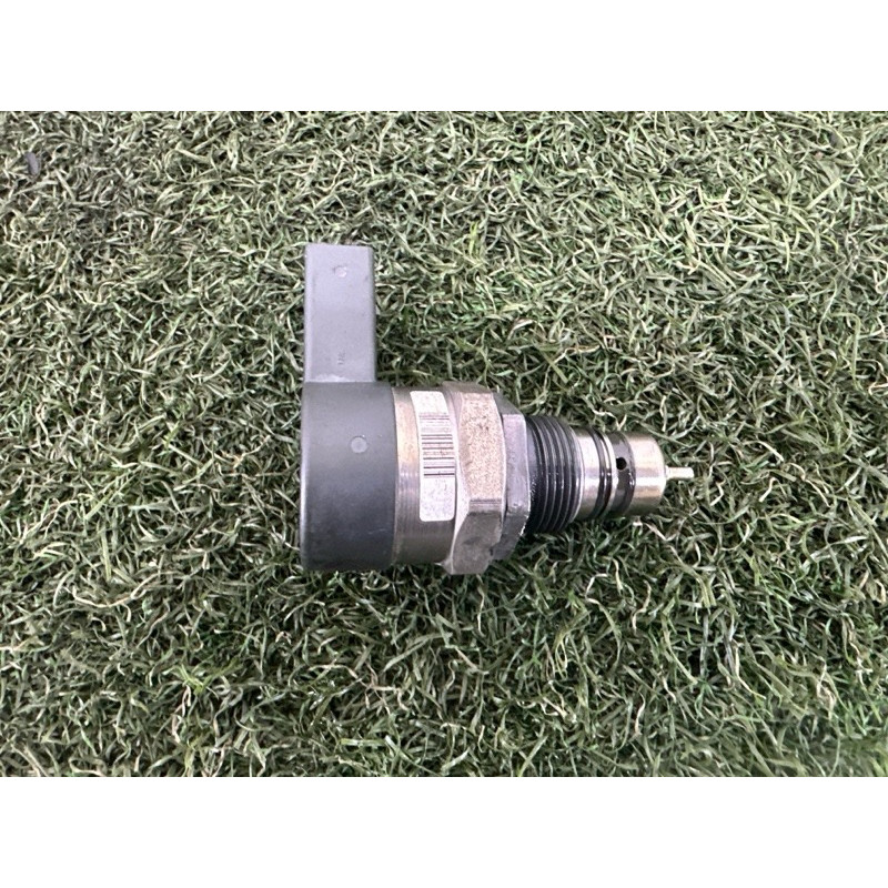 Регулятор давления топлива (топливная система) Volkswagen Touareg NF 2012 3.0 TDI 057130764AD