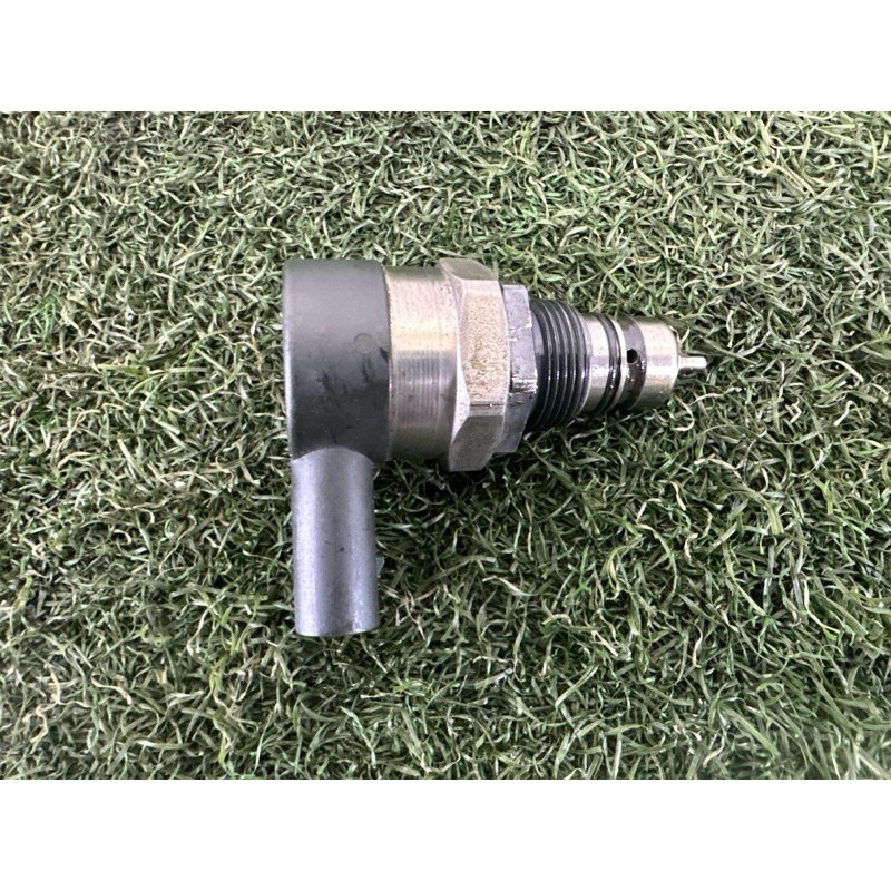 Регулятор давления топлива (топливная система) Volkswagen Touareg NF 2012 3.0 TDI 057130764AD