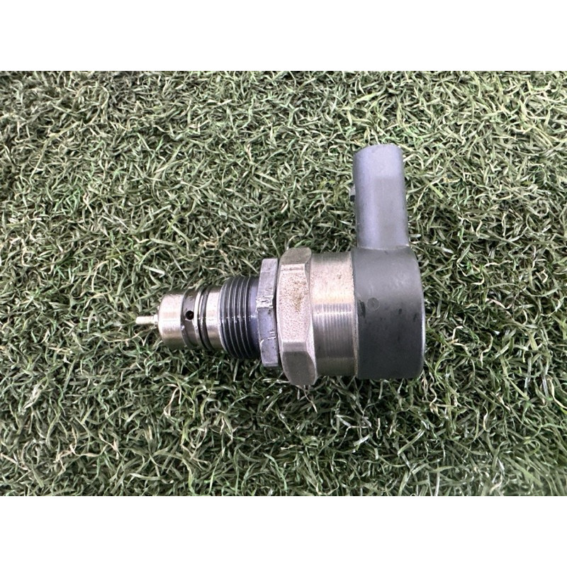 Регулятор давления топлива (топливная система) Volkswagen Touareg NF 2012 3.0 TDI 057130764AD