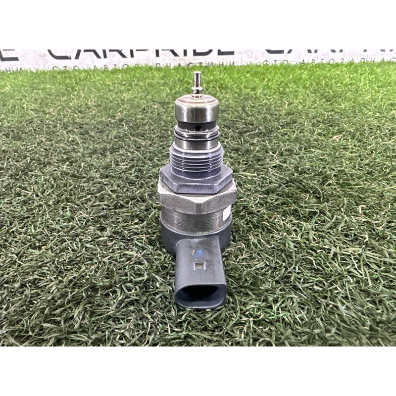 Регулятор давления топлива (топливная система) Volkswagen Touareg NF 2012 3.0 TDI 057130764AD