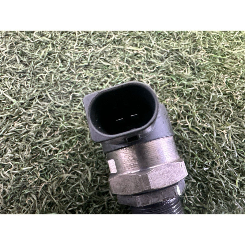 Регулятор давления топлива (топливная система) Volkswagen Touareg NF 2012 3.0 TDI 057130764AD