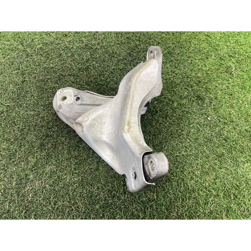 Кронштейн подушки двигателя (кронштейны двигателя) BMW 3-series E90 2010 3.0 N54 22116772344