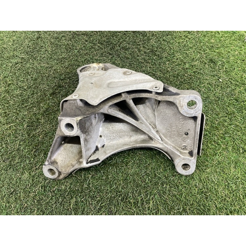 Кронштейн подушки двигателя (кронштейны двигателя) BMW 3-series E90 2010 3.0 N54 22116772344