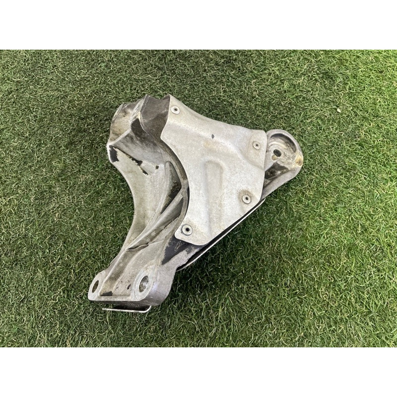 Кронштейн подушки двигателя (кронштейны двигателя) BMW 3-series E90 2010 3.0 N54 22116772344