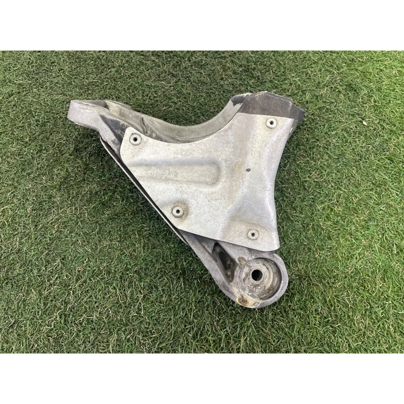 Кронштейн подушки двигателя (кронштейны двигателя) BMW 3-series E90 2010 3.0 N54 22116772344