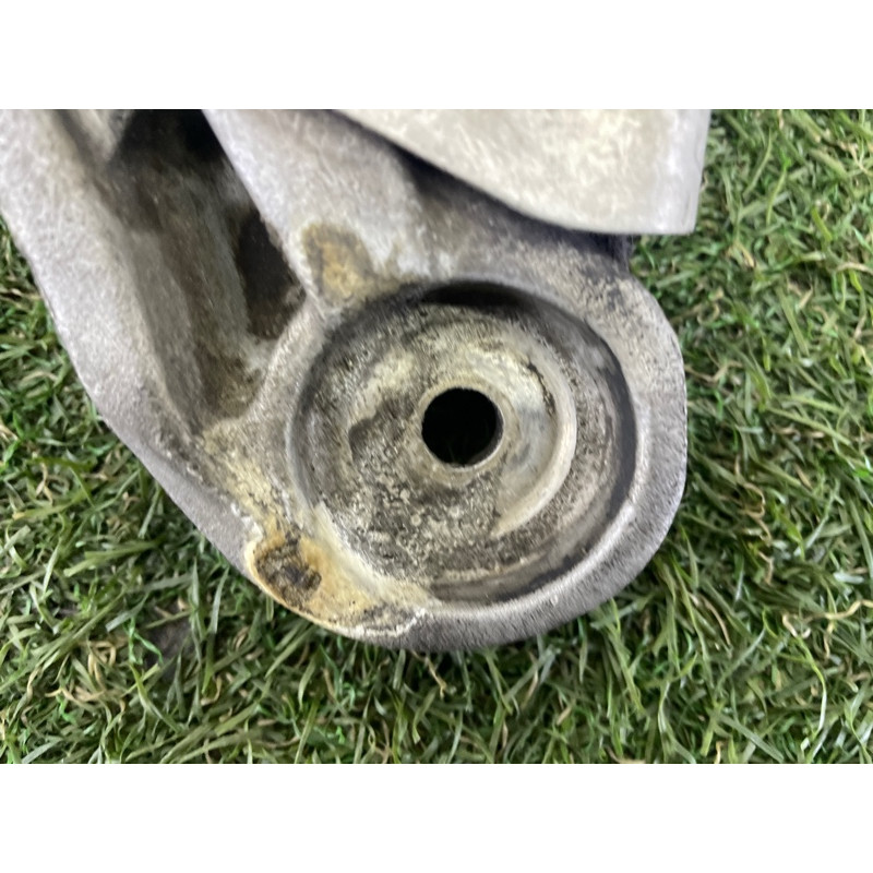 Кронштейн подушки двигателя (кронштейны двигателя) BMW 3-series E90 2010 3.0 N54 22116772344