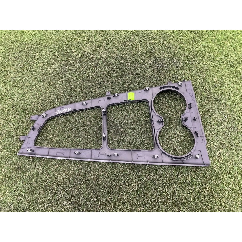 Декоративная накладка центральной консоли (салон) AUDI A4 B9 2017 2.0 TFSI 8W1864241A6PS