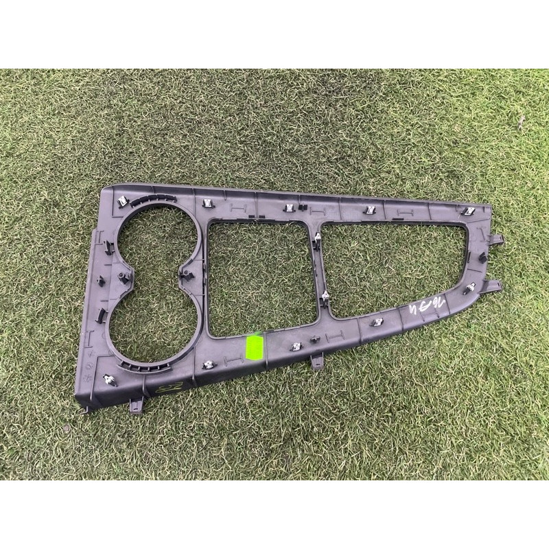 Декоративная накладка центральной консоли (салон) AUDI A4 B9 2017 2.0 TFSI 8W1864241A6PS