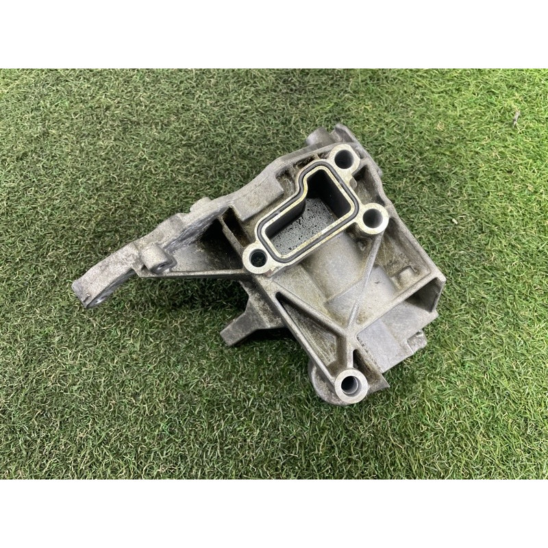 Кронштейн насоса гідропідсилювача (кронштейни двигуна) Volkswagen Touareg NF 2012 3.0 TDI 059145167AE