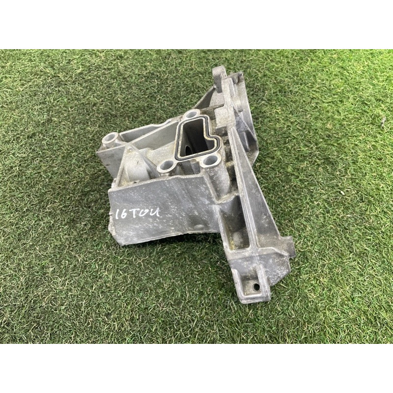 Кронштейн насоса гідропідсилювача (кронштейни двигуна) Volkswagen Touareg NF 2012 3.0 TDI 059145167AE