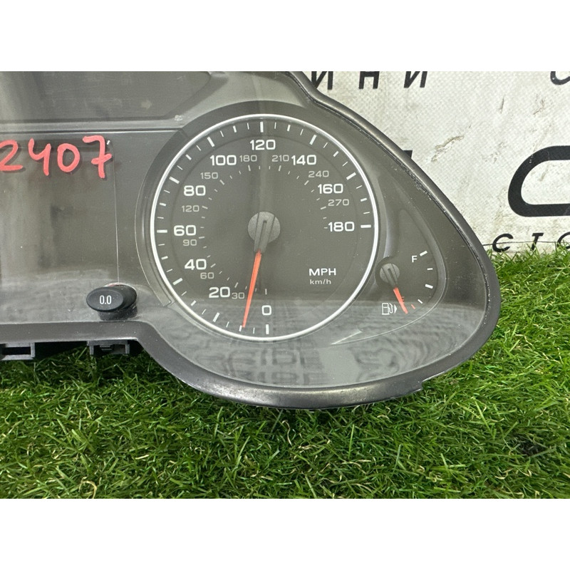 Панель приладів (салон) AUDI Q5 8R 2010 3.2 CALB 8R0920980K