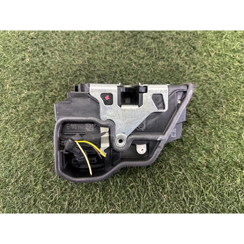 Замок дверей (кузов і елементи) BMW 3-series F30 2015 2.0 51217202143