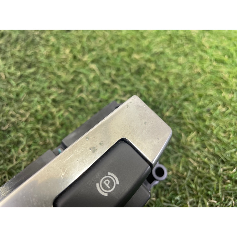 Кнопка стояночного тормоза (электрика / кнопки) LAND ROVER RANGE ROVER Sport L494 2016 3.0 Diesel LR070379