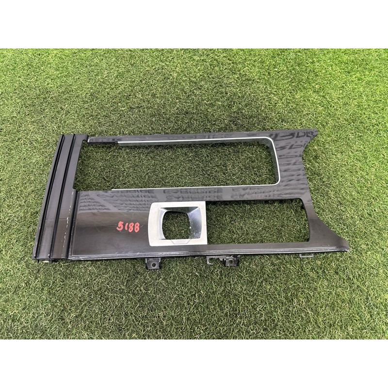 Декоративная накладка центральной консоли (салон) LAND ROVER RANGE ROVER Sport L494 2016 3.0 Diesel LR092345