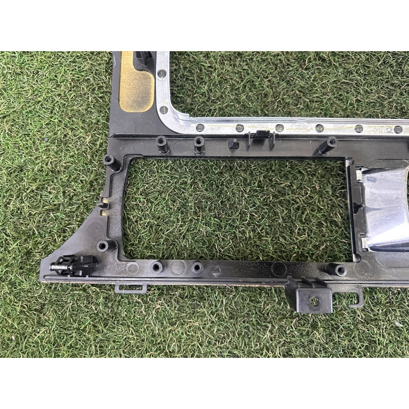 Декоративная накладка центральной консоли (салон) LAND ROVER RANGE ROVER Sport L494 2016 3.0 Diesel LR092345