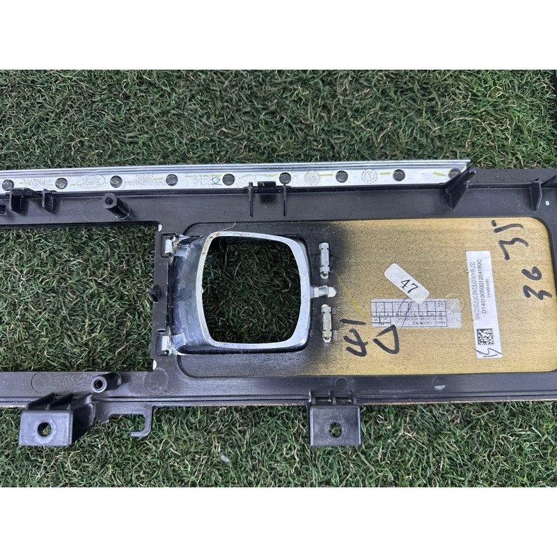 Декоративная накладка центральной консоли (салон) LAND ROVER RANGE ROVER Sport L494 2016 3.0 Diesel LR092345