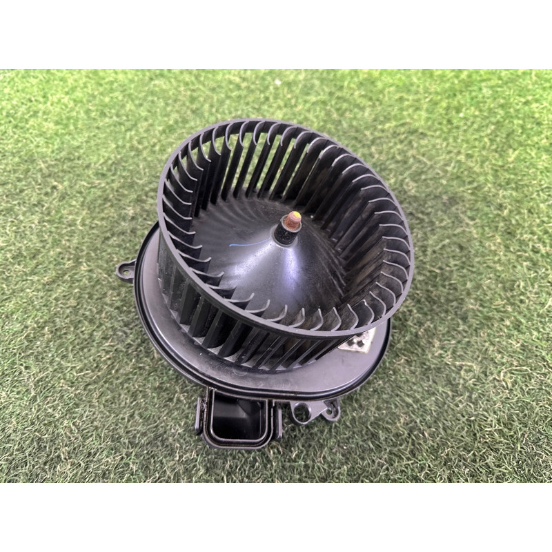 Мотор печки (отопление и кондиционирование) BMW 3-series F30 2015 2.0 64119350395