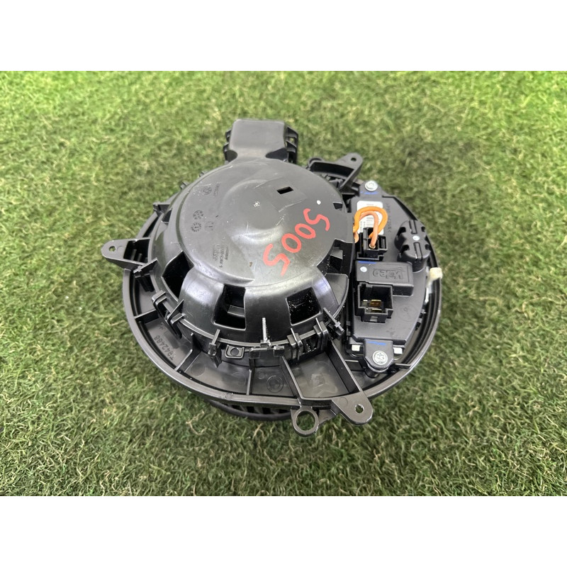 Мотор печки (отопление и кондиционирование) BMW 3-series F30 2015 2.0 64119350395