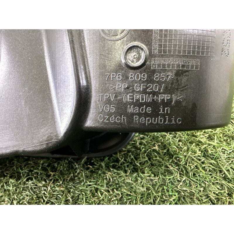 Кришка паливного бака (кузов і елементи) Volkswagen Touareg NF 2012 3.0 Hybrid CGFA 7P6809857A