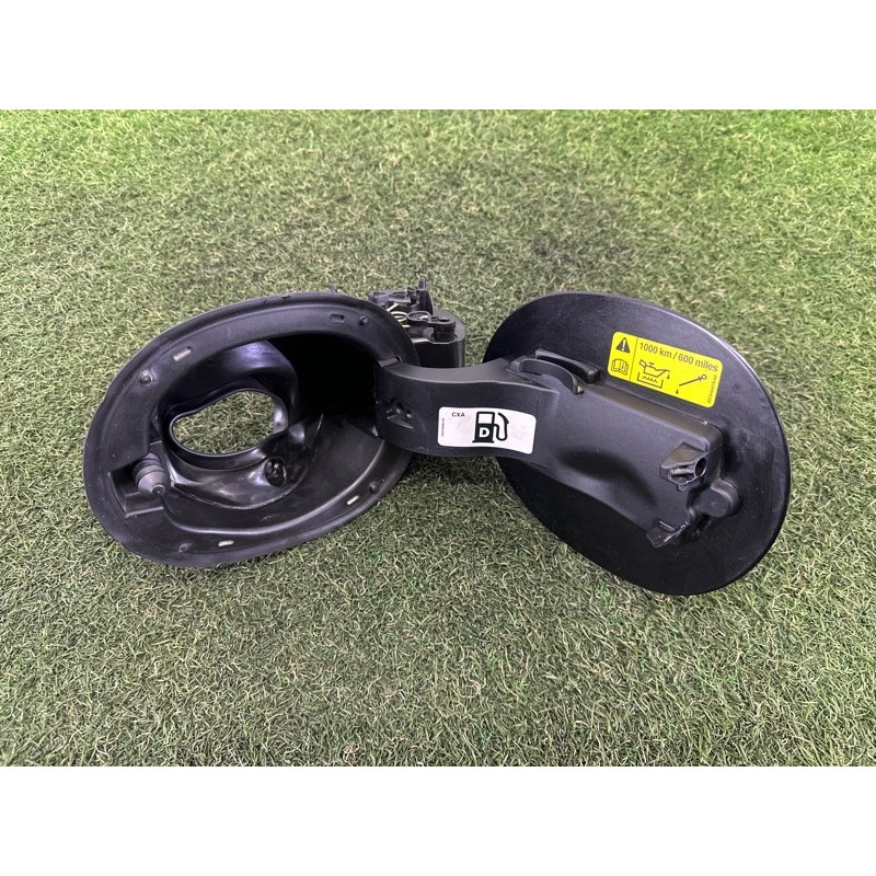 Лючок топливного бака (кузов и элементы) LAND ROVER RANGE ROVER Sport L494 2016 3.0 Diesel LR077481