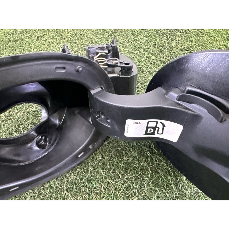 Лючок топливного бака (кузов и элементы) LAND ROVER RANGE ROVER Sport L494 2016 3.0 Diesel LR077481